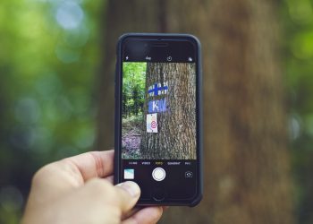 Instagram introduces the group conversations in their stories with a new sticker