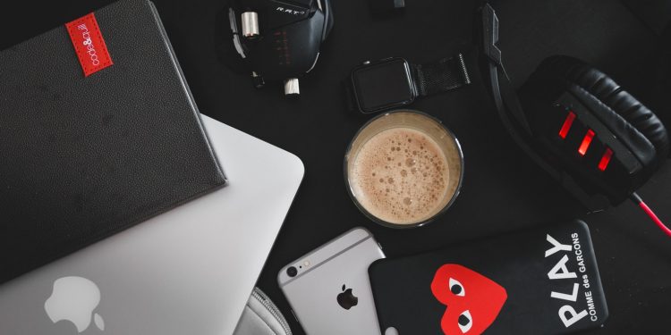 Tech Gadgets to put in your vacation bag to make any trip easier