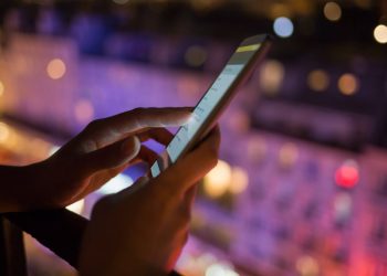 Is the living room suitable for basic lighting with spotlights?