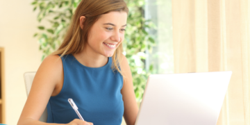 Understanding Lessons in Design Online